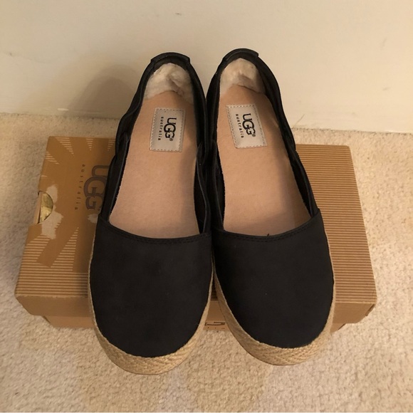 UGG shoes - Picture 1 of 2